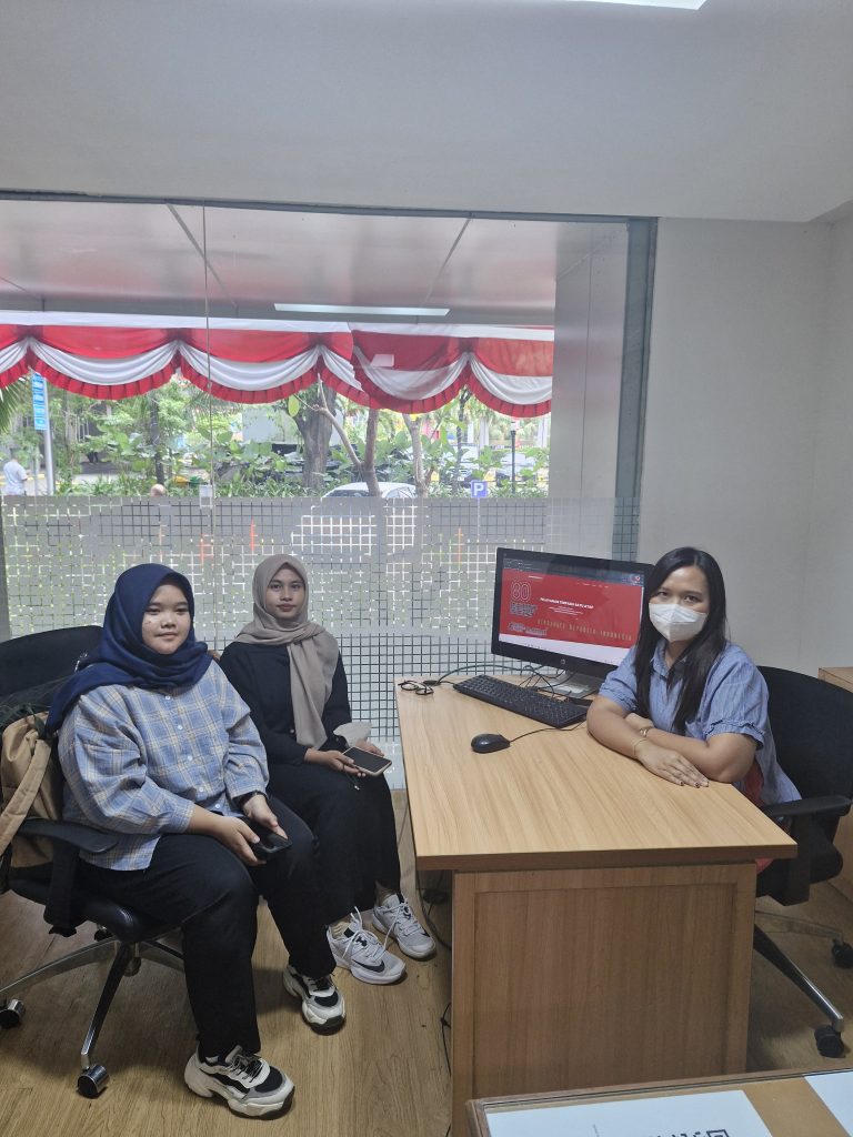 Gambar saat ini: Rara & Ranti Di Kementerian Tenaga Kerja